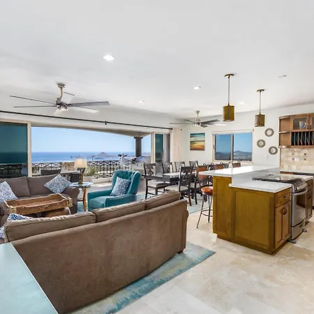 Mesmerizing Ocean & Arch Views King Beds Pool Luxury Family Friendly