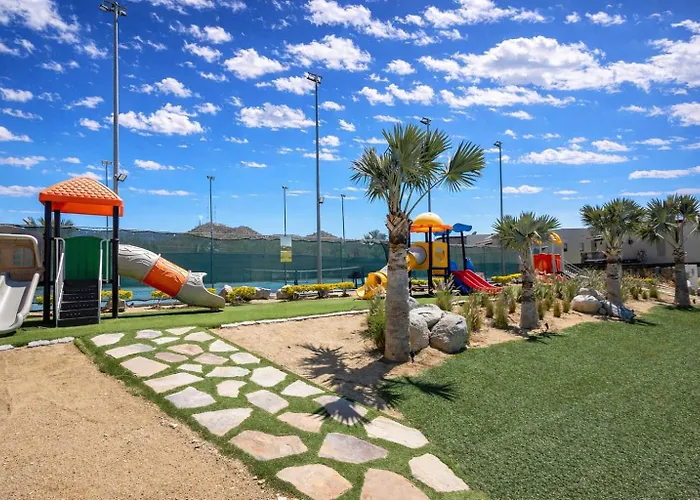 Mesmerizing Ocean & Arch Views King Beds Pool Luxury Family Friendly *